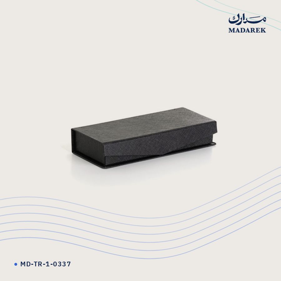 علبة أقلام